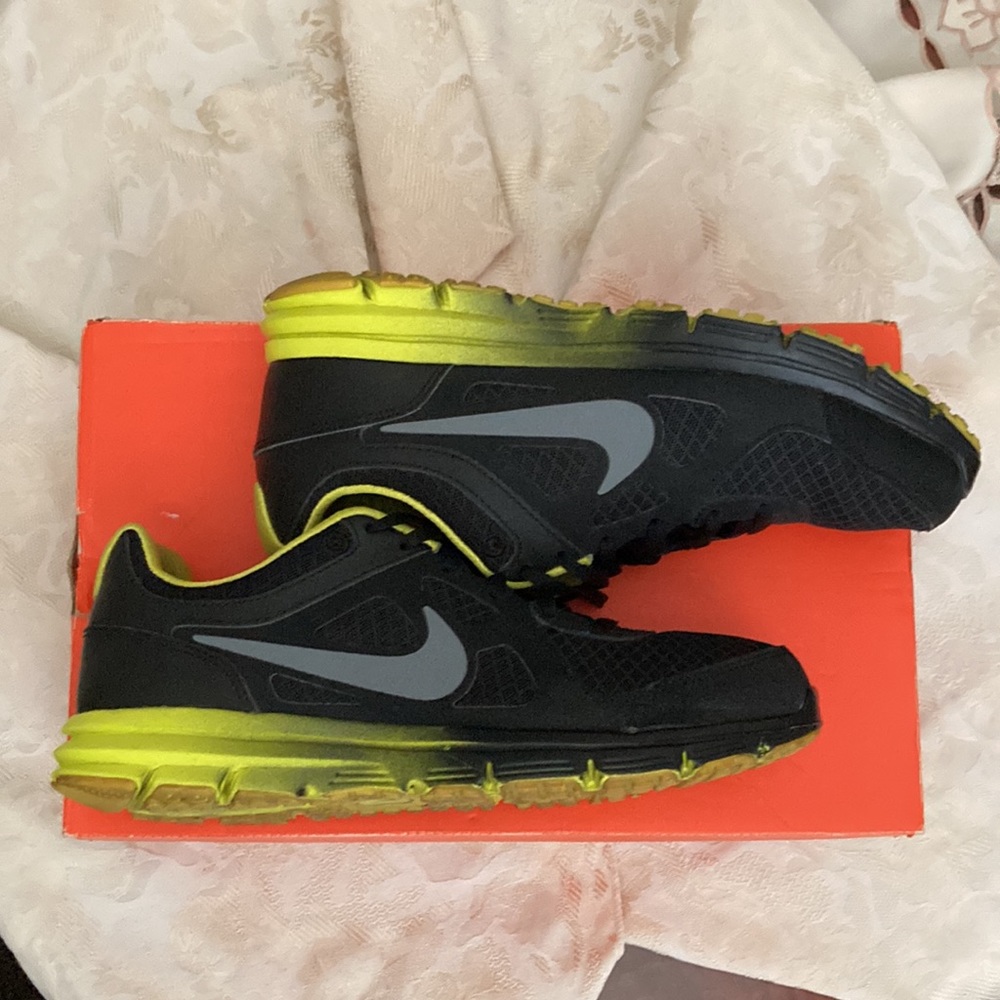 ⭐️Nike Men’s or Unisex Lunar Forever NT Running Shoes Black/Dark Grey/Volt